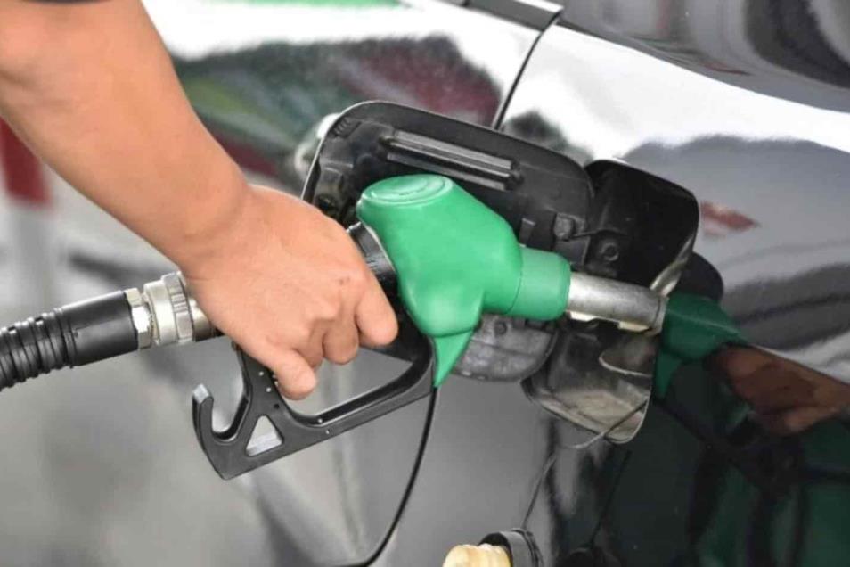 Pese a escalada en precios, sube consumo de gasolina
