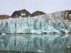 La NASA constata el desgaste glaciar desde el mar en Groenlandia