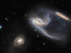 NASA encuentra galaxias en forma de la nave de Star Trek