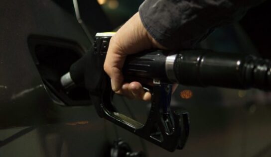 Precios de la gasolina en EU se disparan al máximo desde 2008 por conflicto ruso