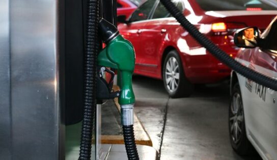 Excedentes por precios del petróleo compensan subsidio a la gasolina: AMLO