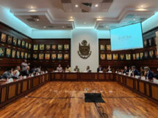 Gabinete estatal se reúne con organismos internacionales de turismo y economía