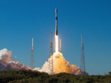 Elon Musk y SpaceX amplían su red de internet espacial con una nueva tanda de satélites