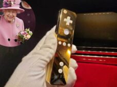 Subastan Wii de oro; era regalo para la Reina Isabel II