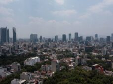 Menor crecimiento, más inflación: Fitch recorta pronóstico para México a 1.8% para 2022