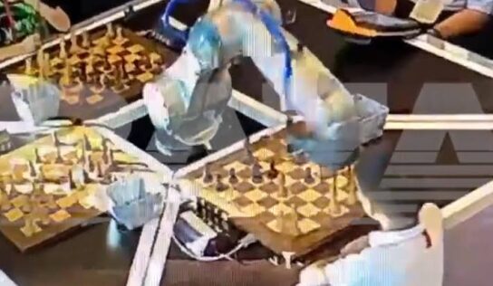 Robot hiere a niño durante juego de ajedrez