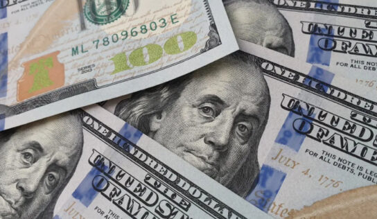 Peso pierde terreno frente al dólar ante temor a una recesión mundial