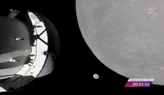 Nave espacial Orión ‘roza’ la superficie de la luna