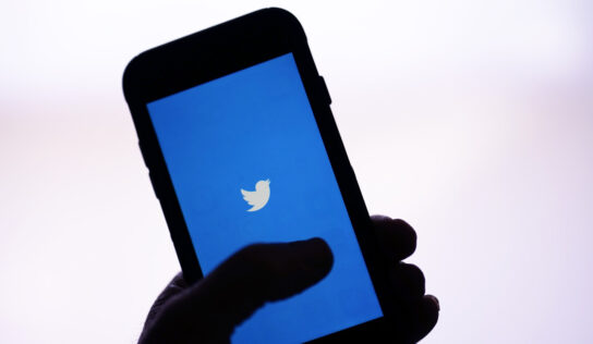Twitter crea confusión tras retirar verificación de cuentas