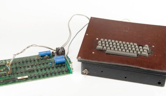 Subastan computadora que ayudó a iniciar el imperio Apple