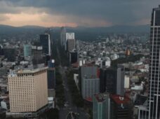 Economía de México creció 0.8% en segundo trimestre, menos de lo estimado: Inegi