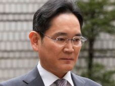 Corte absuelve al jefe de Samsung por delitos financieros